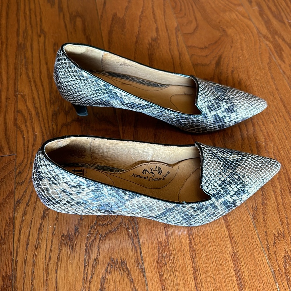 Like new Sofft Snake print heels 8M low heel easy to wear - Picture 5 of 9